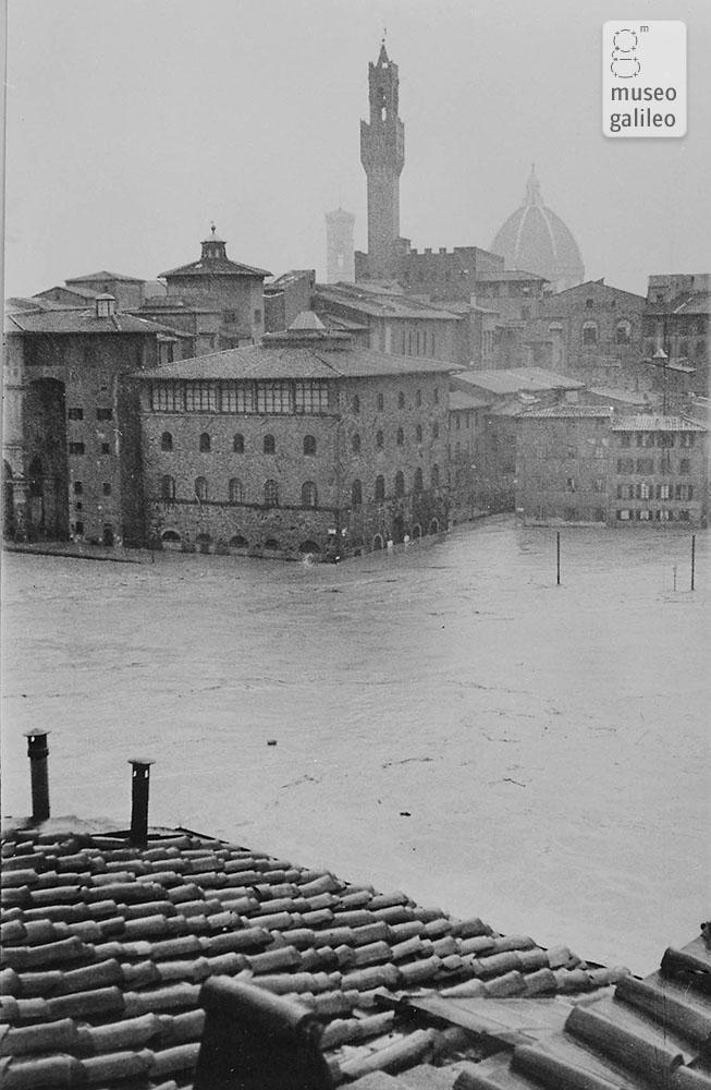 View of the Galileo Museum, known as the Institute of under the flood waters of the Arno in November 1966